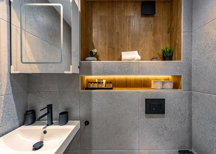 Stylish New High-end 3br On Vitoshka Blvd Sofía